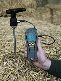BaleMaster with probe in straw.